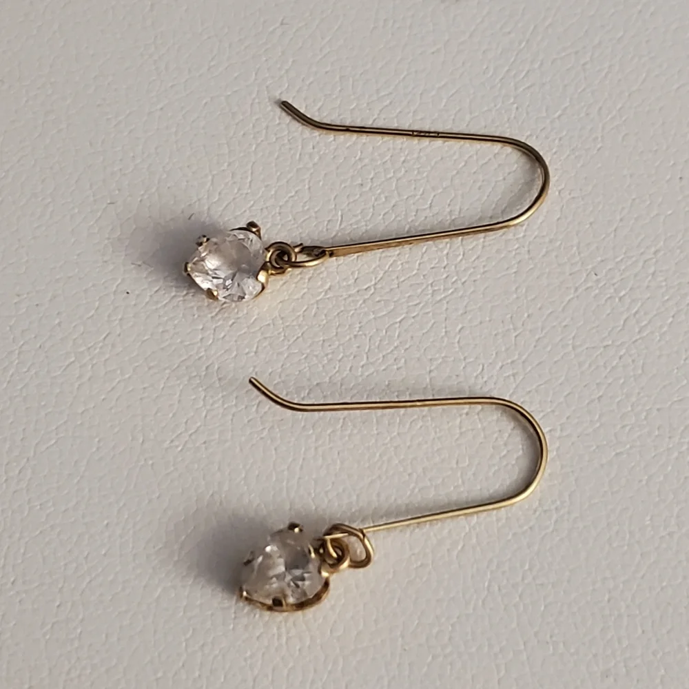 14K yg Gold Dangle Heart Stone Earrings